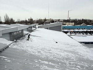 очищення дахів від снігу київ
