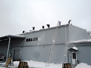 прибирання снігу з дахів